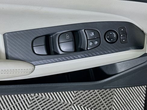 Used 2025 Nissan Altima 2.5 SV image 15