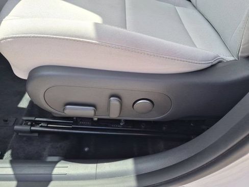 Used 2025 Hyundai Kona SEL FWD image 14