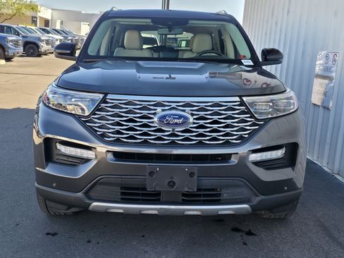 Used 2020 Ford Explorer Platinum w/ Premium Technology Package image 2