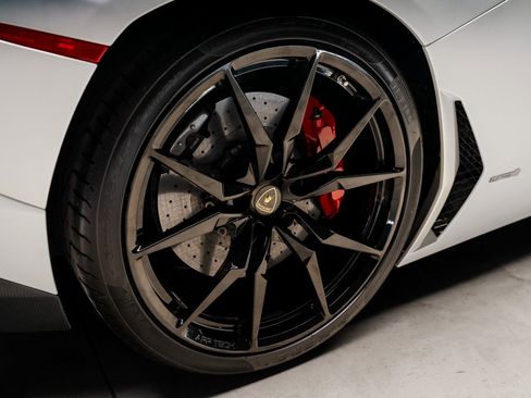 Used 2015 Lamborghini Aventador LP 700-4 image 42