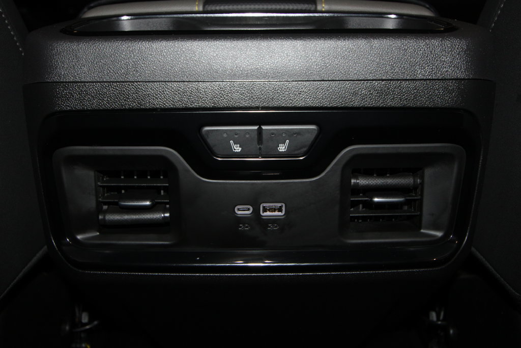 Used 2025 Chevrolet Silverado 2500 ZR2 w/ Technology Package AWD/4WD image 32