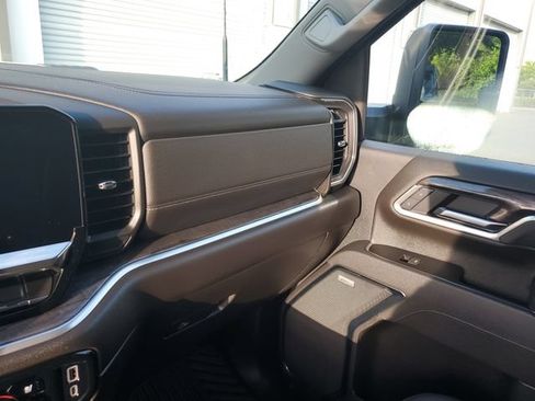 Used 2025 Chevrolet Silverado 2500 LTZ w/ LTZ Convenience Package AWD/4WD image 27