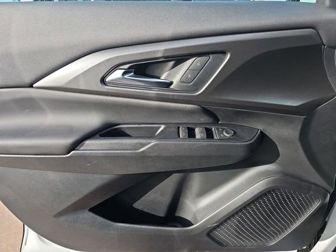 New 2026 Chevrolet Equinox EV LT image 27