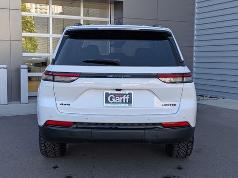 Used 2023 Jeep Grand Cherokee Limited w/ Black Appearance Package AWD/4WD image 6