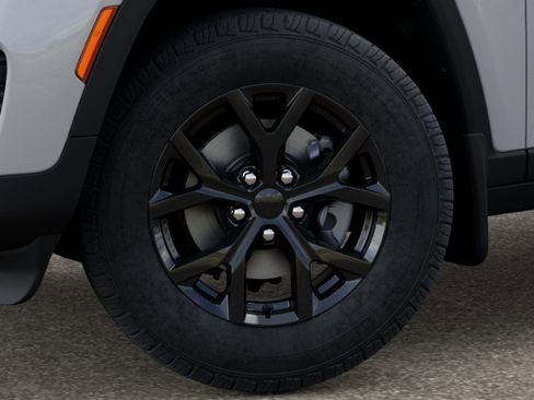 New 2025 Jeep Grand Cherokee Altitude image 8