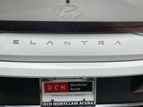 Used 2024 Hyundai Elantra SEL FWD image 7