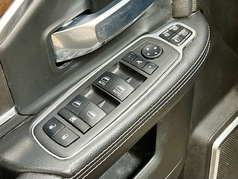 Used 2024 RAM 2500 Laramie AWD/4WD image 18