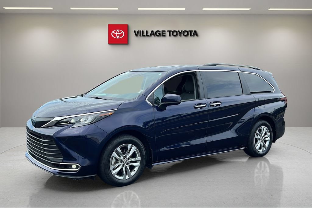 Certified 2024 Toyota Sienna XLE AWD/4WD image 1