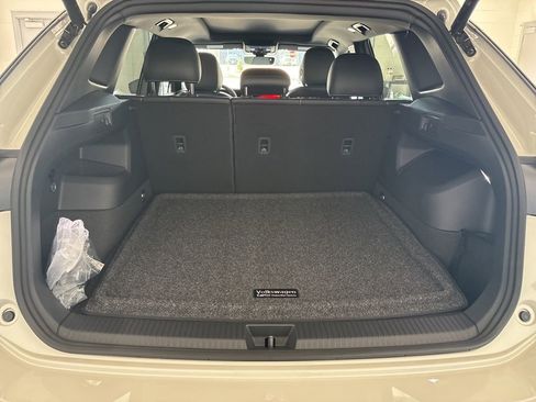 New 2026 Volkswagen Tiguan SE R-Line FWD image 35