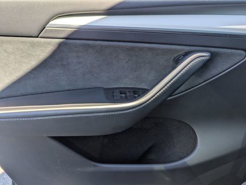 Used 2023 Tesla Model Y Performance image 24