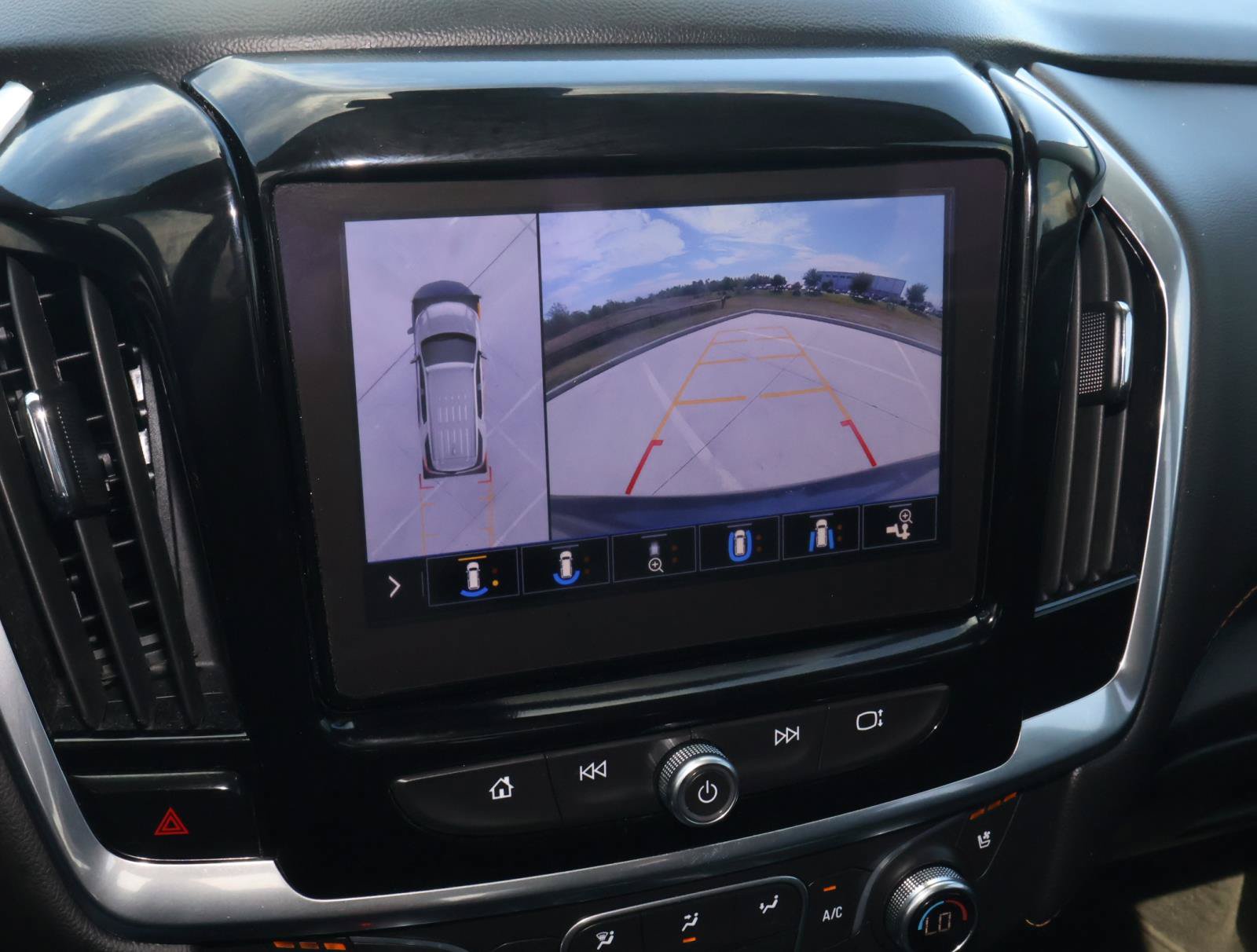 Used 2020 Chevrolet Traverse Premier FWD image 28