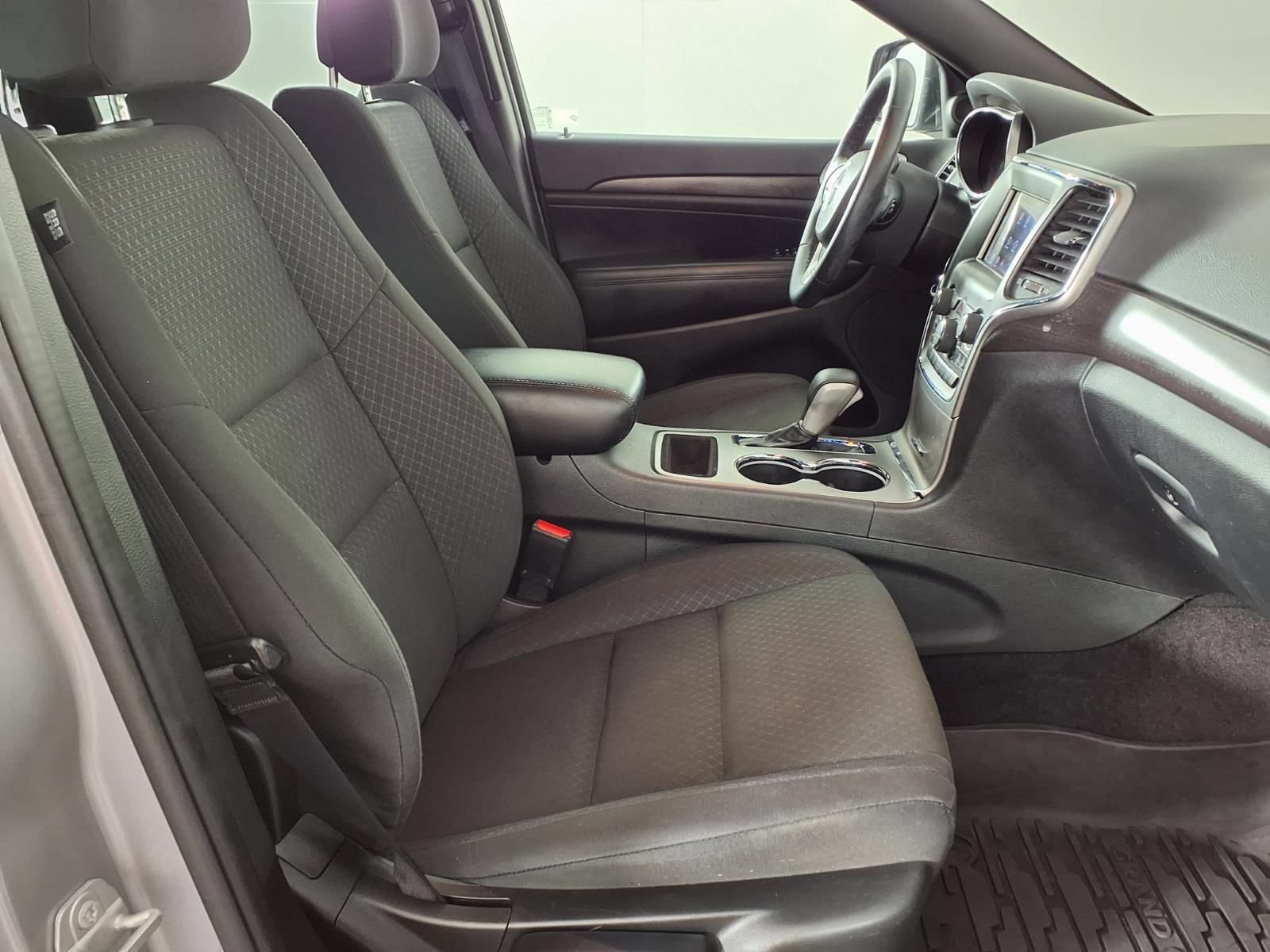 Used 2018 Jeep Grand Cherokee Laredo RWD image 9
