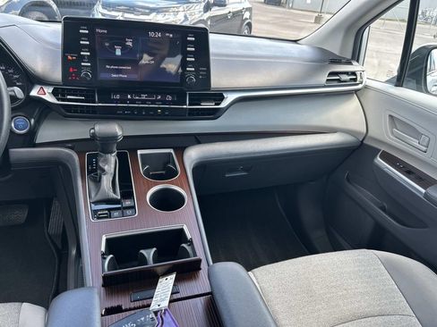 Used 2024 Toyota Sienna LE FWD image 20