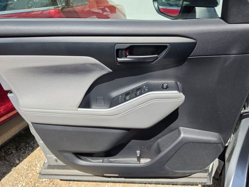 Used 2020 Toyota Highlander L image 5