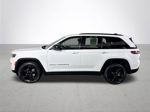 Used 2023 Jeep Grand Cherokee Altitude image 10
