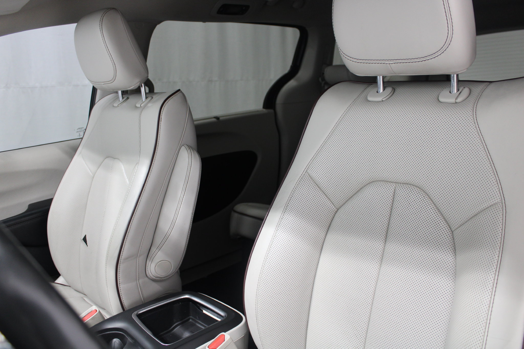 Used 2019 Chrysler Pacifica Limited FWD image 14