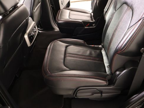 Used 2023 Ford Expedition Limited AWD/4WD image 12