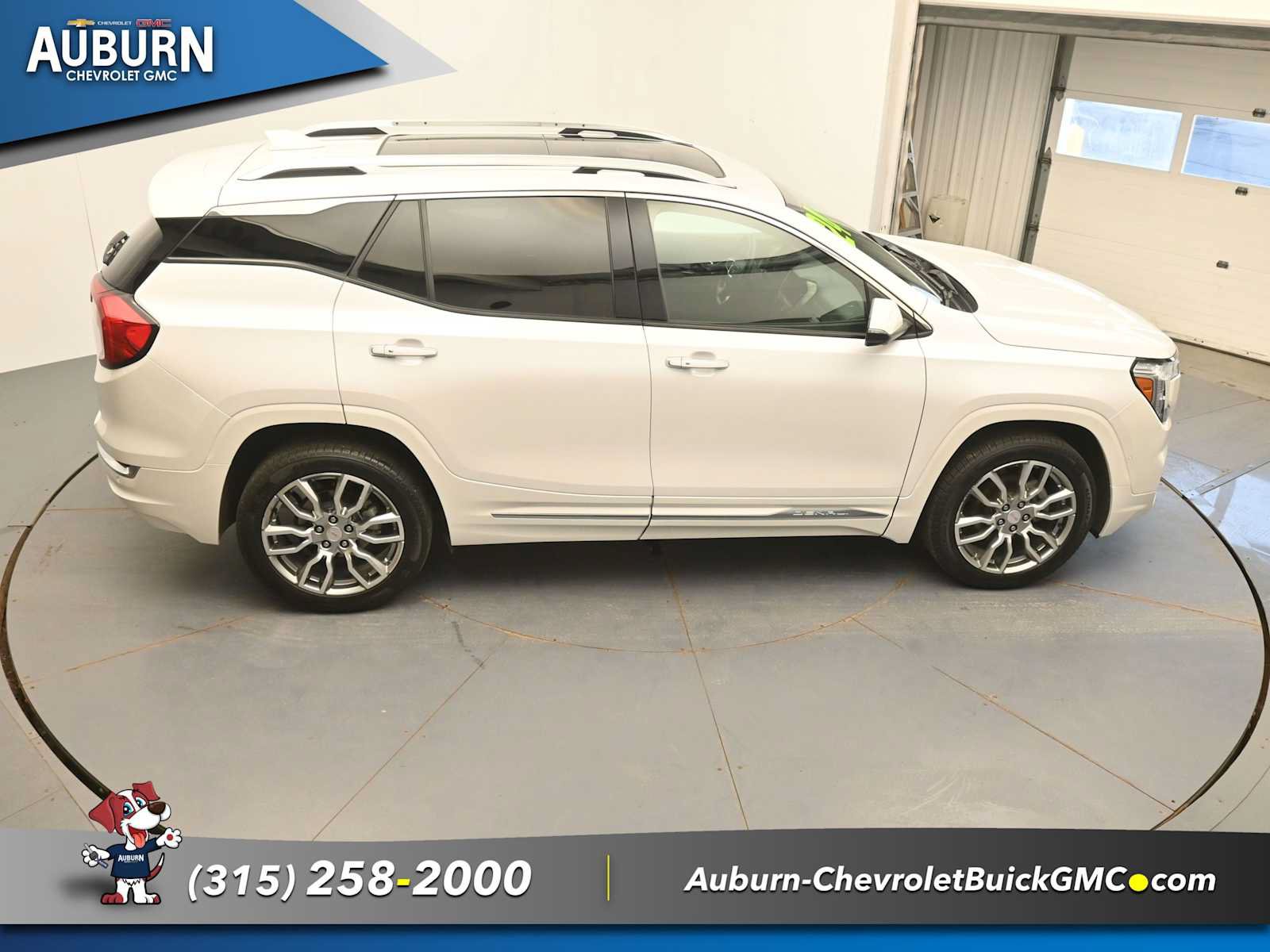 Used 2024 GMC Terrain Denali w/ Denali Premium Package AWD/4WD image 35