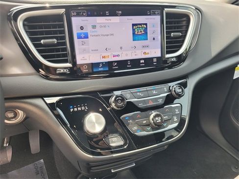 New 2026 Chrysler Voyager LX image 22