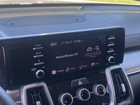 Used 2023 Kia Sorento LX image 6