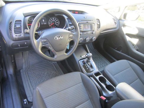 Used 2017 Kia Forte LX w/ LX Popular Package image 11