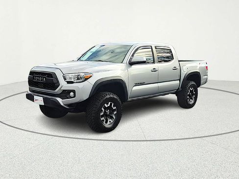 Used 2020 Toyota Tacoma TRD Off-Road w/ Technology Package image 2