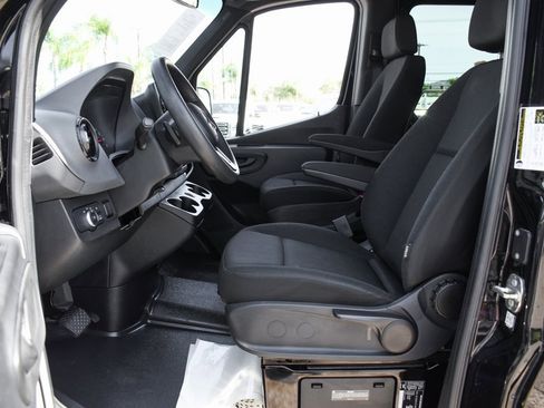 Used 2021 Mercedes-Benz Sprinter 2500 image 22