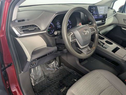 Used 2021 Toyota Sienna LE FWD image 13
