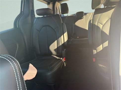 New 2026 Chrysler Pacifica Select image 14