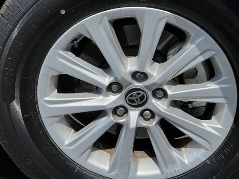 Certified 2024 Toyota Grand Highlander FWD image 18