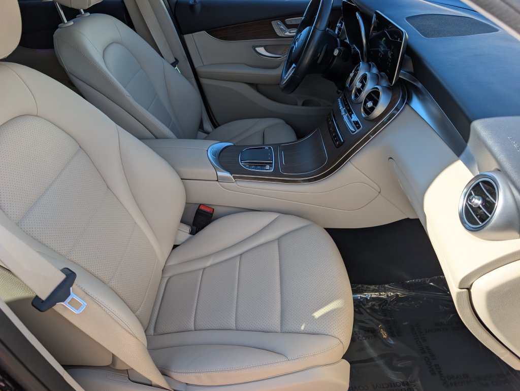 Used 2022 Mercedes-Benz GLC 300 4MATIC image 11