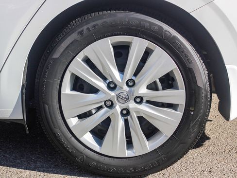 Used 2024 Nissan Sentra S image 11