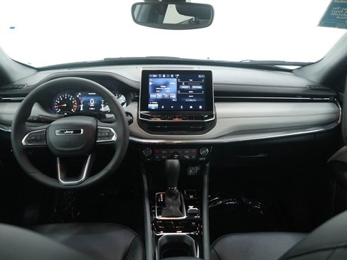 Used 2024 Jeep Compass Limited image 13