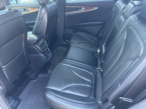 Used 2016 Lincoln MKX Reserve w/ Climate Package FWD image 6