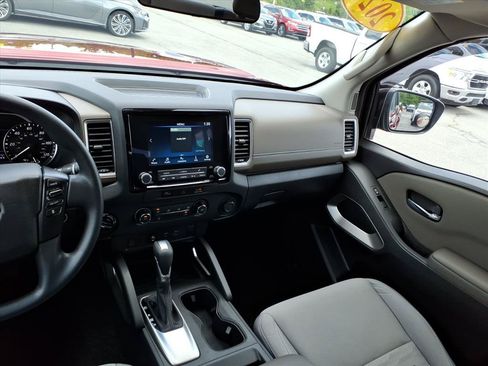 Certified 2024 Nissan Frontier SV w/ Technology Package AWD/4WD image 12