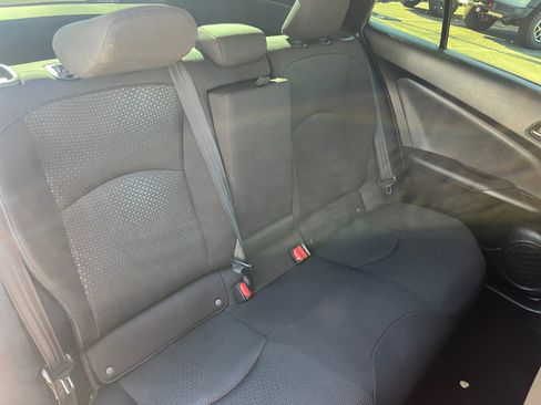 Used 2019 Toyota Prius image 18