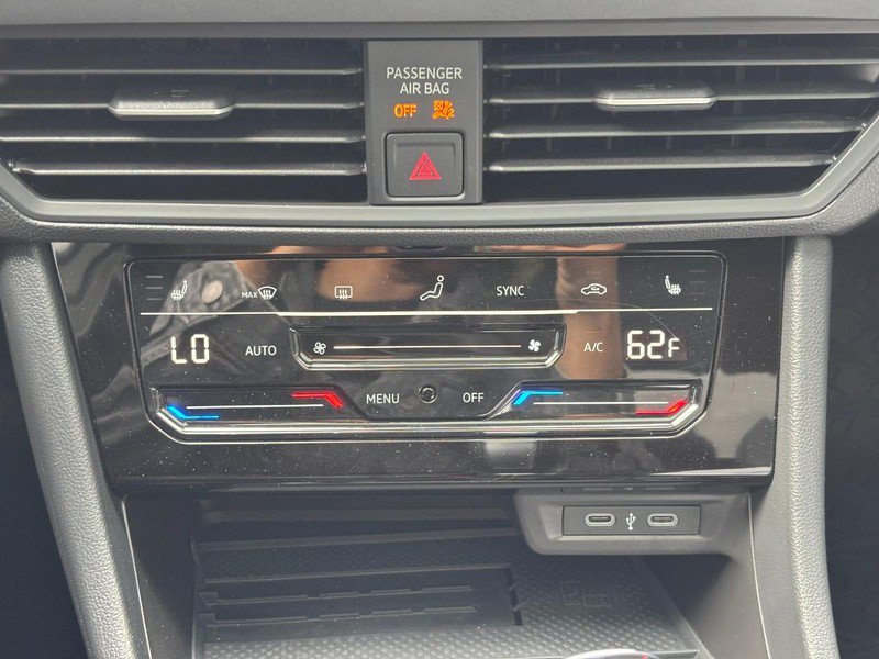 Used 2025 Volkswagen Jetta SE w/ Sunroof Package FWD image 25