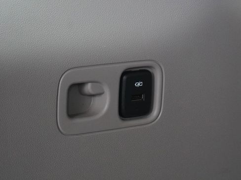 Used 2019 GMC Acadia SLE image 18