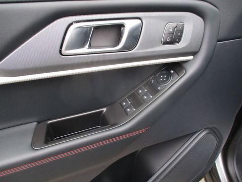 New 2026 Ford Explorer ST-Line w/ ST-Line Street Pack image 17