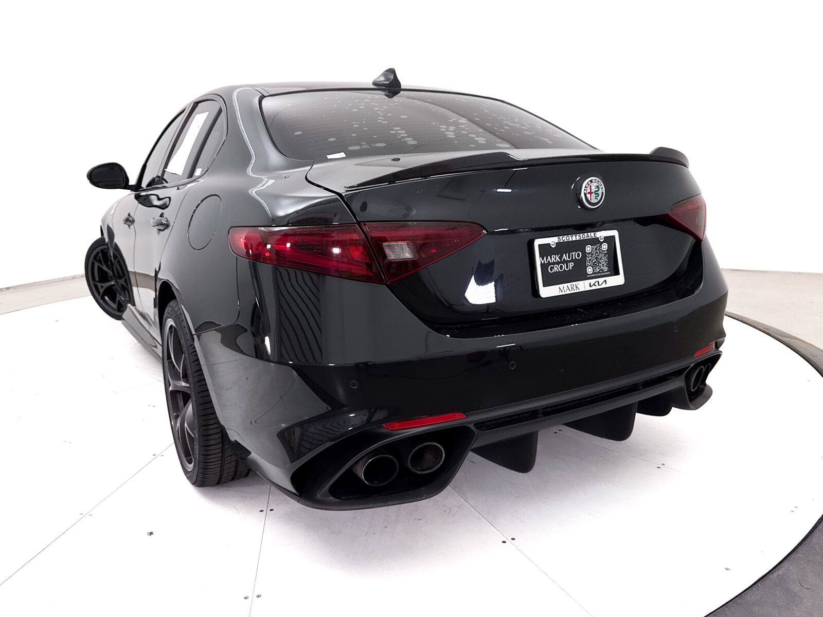 Used 2018 Alfa Romeo Giulia Quadrifoglio w/ Driver Assist Dynamic Package RWD image 8