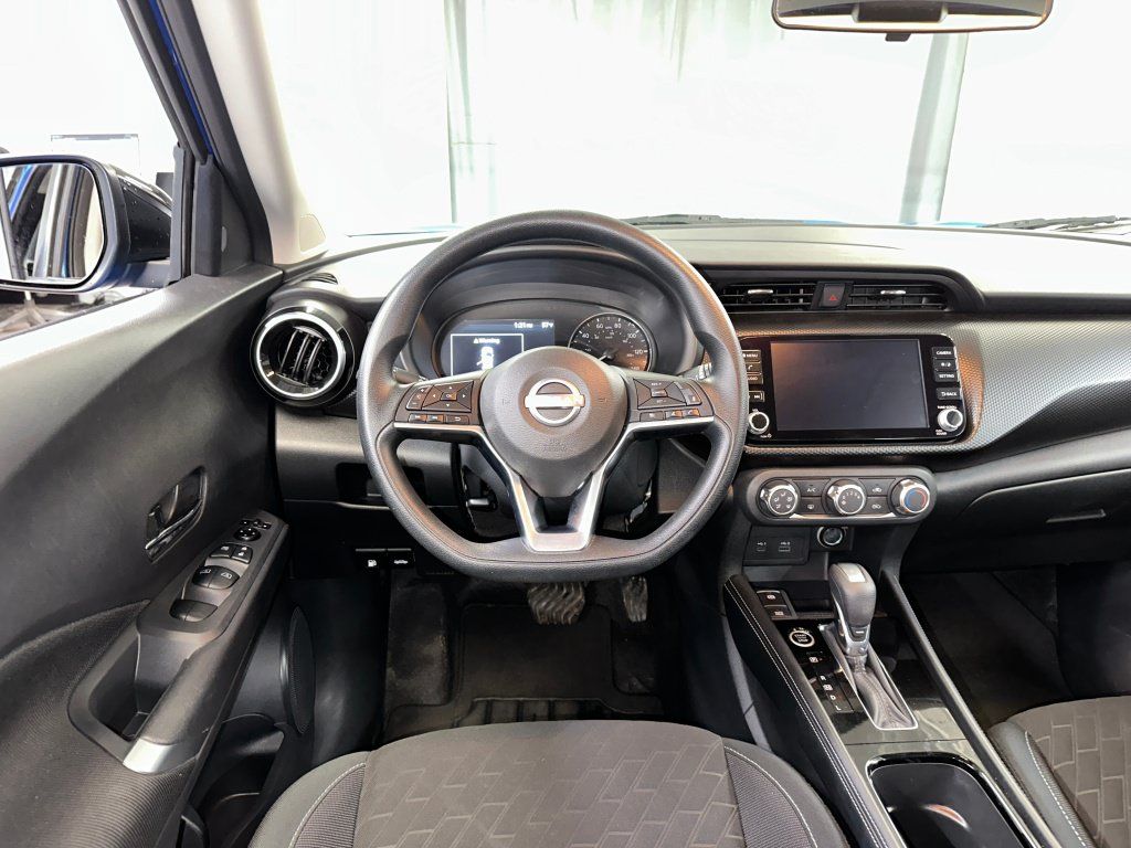 Used 2024 Nissan Kicks SV w/ Exterior Package FWD image 2