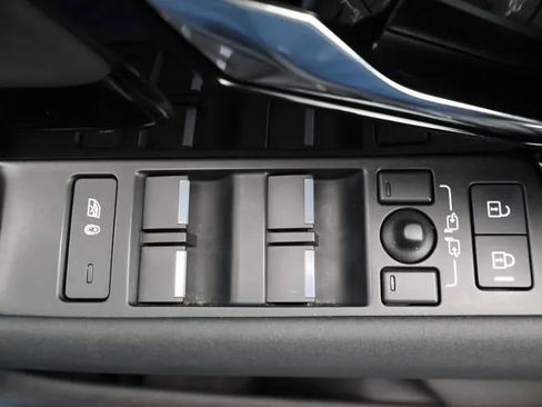 Used 2024 Land Rover Range Rover Evoque S AWD/4WD image 22