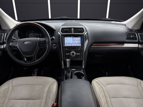 Used 2018 Ford Explorer Platinum image 13