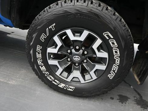 Used 2021 Toyota Tacoma TRD Off-Road image 19