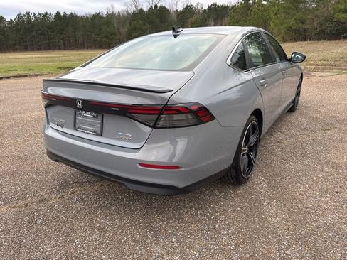 Used 2025 Honda Accord Sport image 3