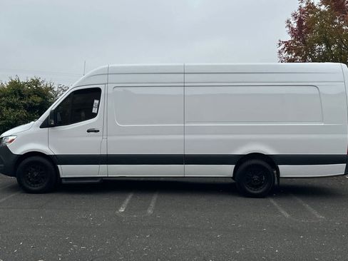Used 2023 Mercedes-Benz Sprinter 2500 image 6