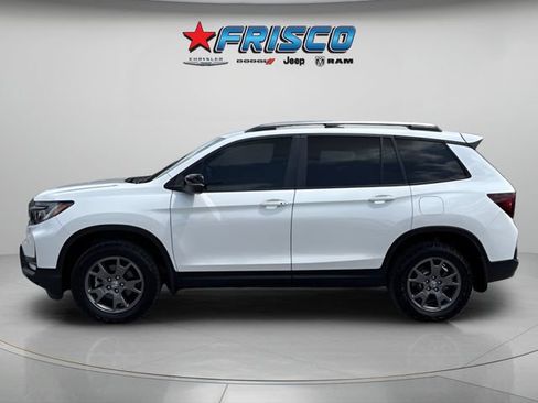 Used 2024 Honda Passport TrailSport image 3