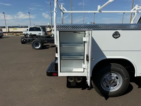 New 2026 Ford F250 XL w/ XL Chrome Package AWD/4WD image 9