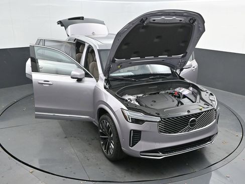 New 2026 Volvo XC90 B6 Plus w/ Protection Package Premier image 40