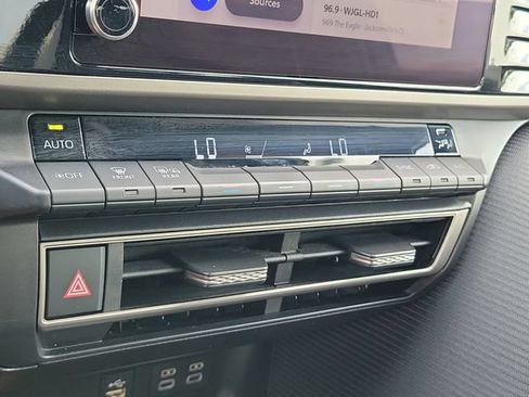 Used 2025 Toyota Camry SE FWD image 32